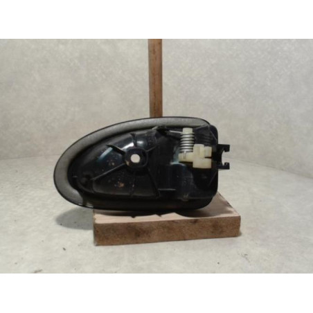 Poignee interieur avant gauche RENAULT CLIO 2 PHASE 1 d’occasion