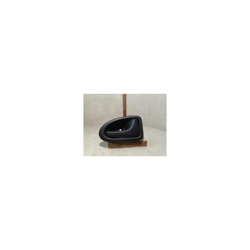 Poignee interieur avant droit RENAULT CLIO 2 PHASE 2 d’occasion
