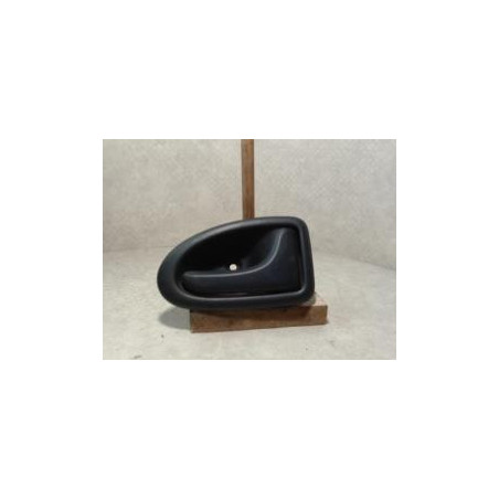 Poignee interieur avant droit RENAULT CLIO 2 PHASE 2 d’occasion