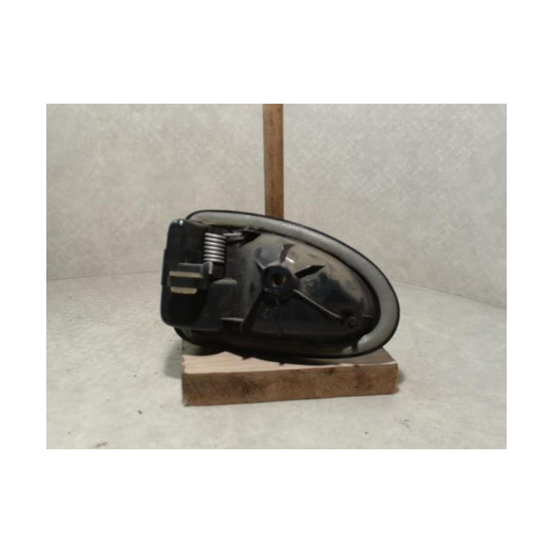 Poignee interieur avant droit RENAULT CLIO 2 PHASE 2 d’occasion