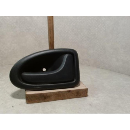 Poignee interieur avant droit RENAULT CLIO 2 PHASE 1 d’occasion