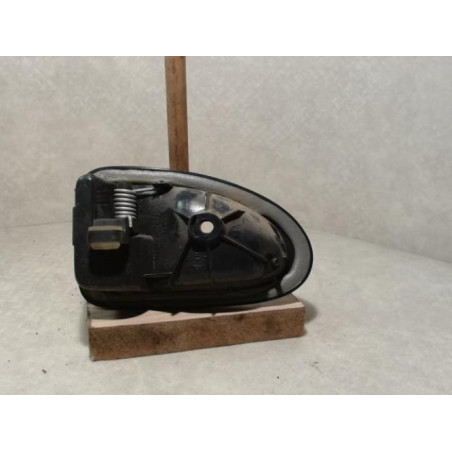 Poignee interieur avant droit RENAULT CLIO 2 PHASE 1 d’occasion