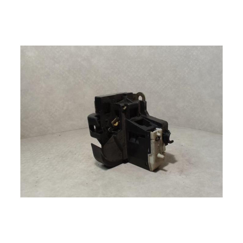 Serrure avant gauche RENAULT CLIO 2 PHASE 2 d’occasion