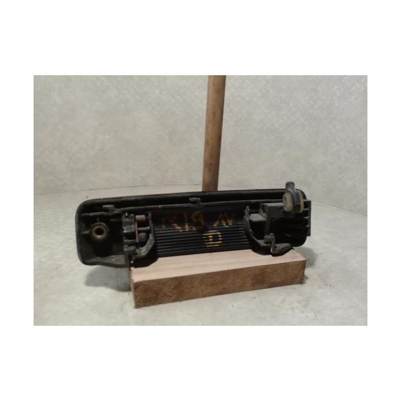 Poignee porte avant droit RENAULT R19 PHASE 1 d’occasion