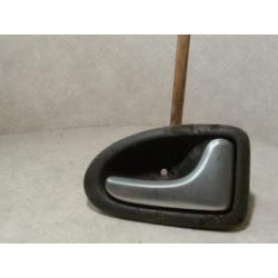 Poignee interieur avant droit RENAULT CLIO 2 PHASE 1 d’occasion