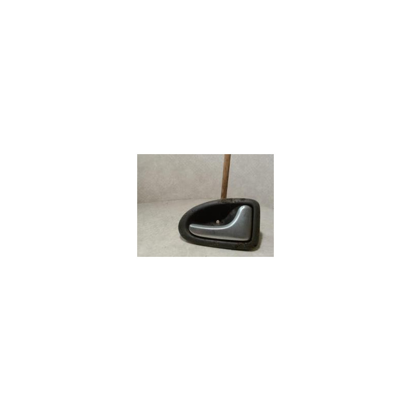 Poignee interieur avant droit RENAULT CLIO 2 PHASE 1 d’occasion