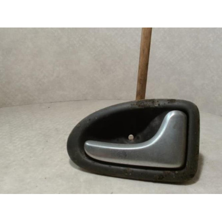 Poignee interieur avant droit RENAULT CLIO 2 PHASE 1 d’occasion