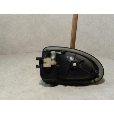 Poignee interieur avant droit RENAULT CLIO 2 PHASE 1 d’occasion