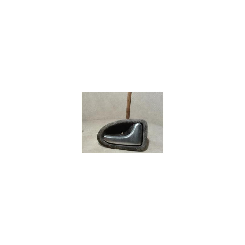 Poignee interieur avant droit RENAULT CLIO 2 PHASE 1 d’occasion