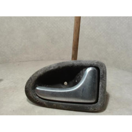 Poignee interieur avant droit RENAULT CLIO 2 PHASE 1 d’occasion