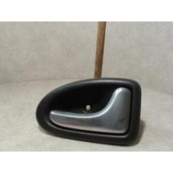 Poignee interieur avant droit RENAULT CLIO 2 PHASE 2 d’occasion