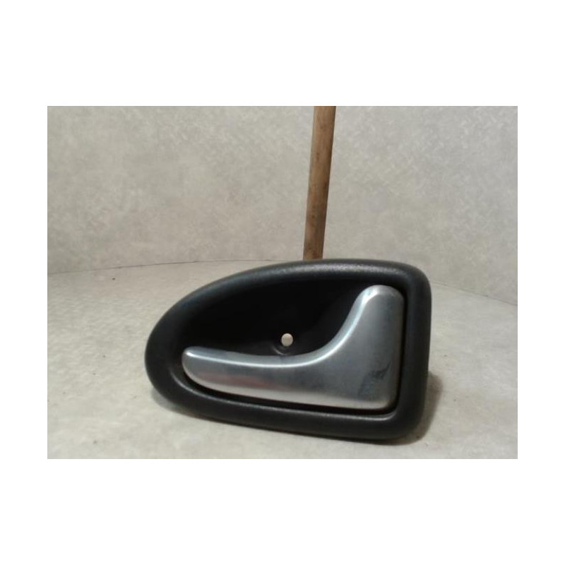 Poignee interieur avant droit RENAULT CLIO 2 PHASE 2 d’occasion