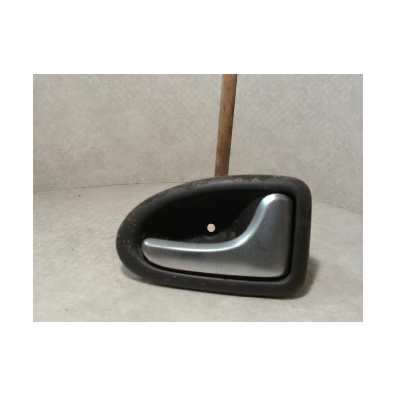 Poignee interieur avant droit RENAULT CLIO 2 PHASE 2 d’occasion