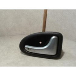 Poignee interieur avant droit RENAULT CLIO 2 PHASE 2 d’occasion