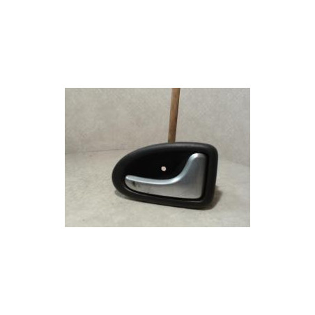 Poignee interieur avant droit RENAULT CLIO 2 PHASE 2 d’occasion