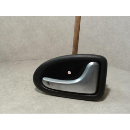 Poignee interieur avant droit RENAULT CLIO 2 PHASE 2 d’occasion