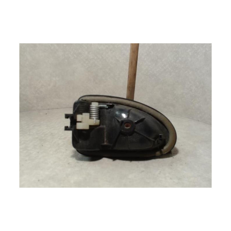 Poignee interieur avant droit RENAULT CLIO 2 PHASE 2 d’occasion