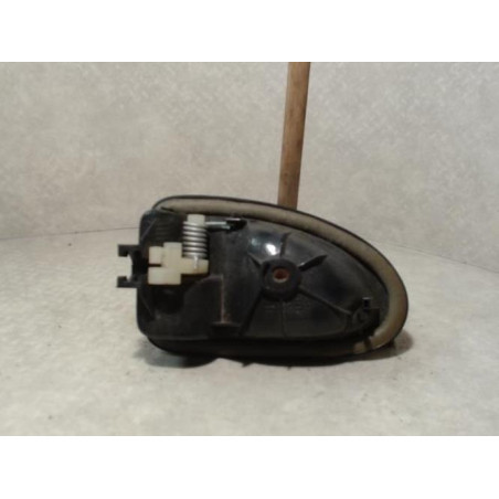 Poignee interieur avant droit RENAULT CLIO 2 PHASE 2 d’occasion