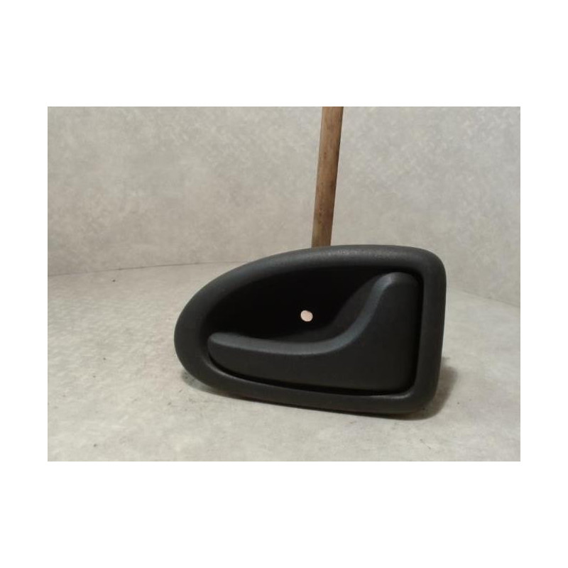 Poignee interieur avant droit RENAULT CLIO 2 PHASE 1 d’occasion