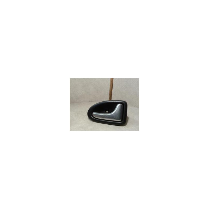 Poignee interieur avant droit RENAULT CLIO 2 PHASE 2 d’occasion