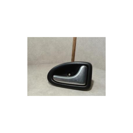 Poignee interieur avant droit RENAULT CLIO 2 PHASE 2 d’occasion