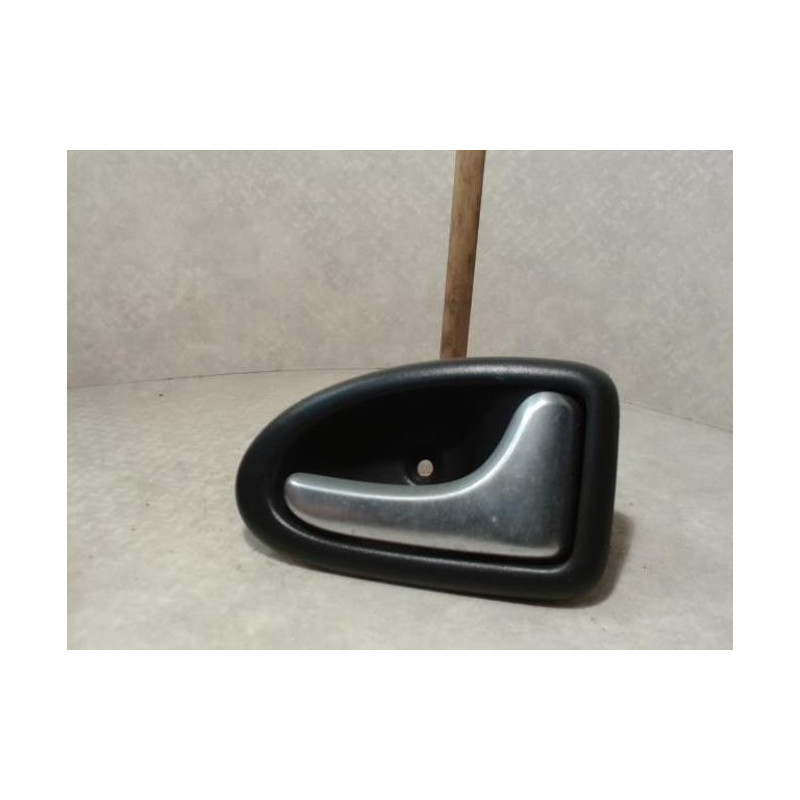 Poignee interieur avant droit RENAULT CLIO 2 PHASE 2 d’occasion