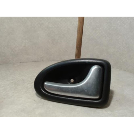 Poignee interieur avant droit RENAULT CLIO 2 PHASE 2 d’occasion