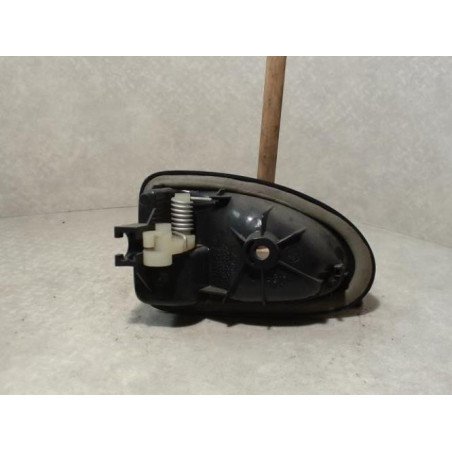 Poignee interieur avant droit RENAULT CLIO 2 PHASE 2 d’occasion