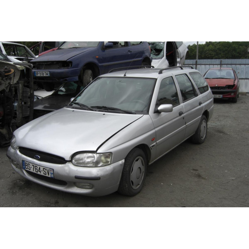 Serrure avant droit FORD ESCORT 6 BREAK d’occasion