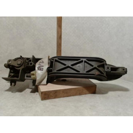Poignee porte avant droit FORD FIESTA 4 PHASE 1 d’occasion