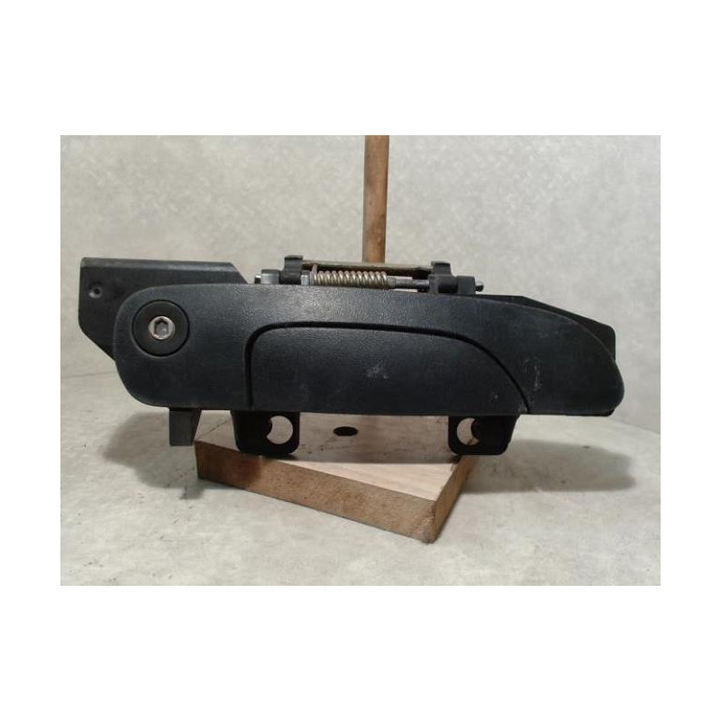 Poignee porte avant droit FORD 1.8D 90 8V TURBO d’occasion