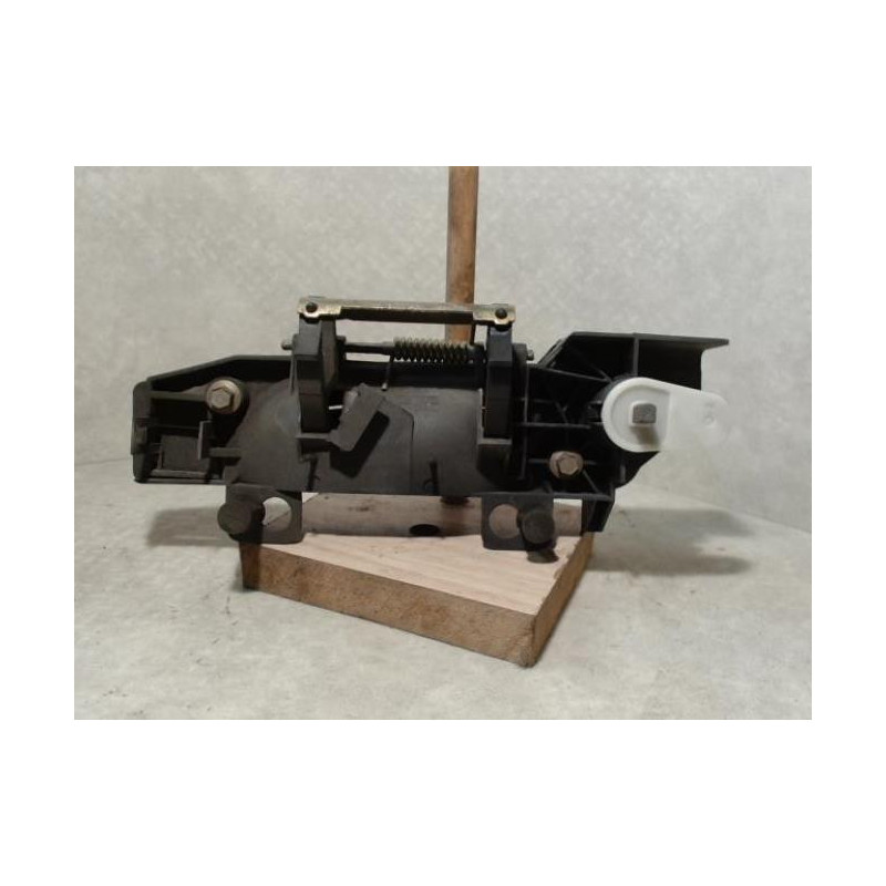 Poignee porte avant droit FORD 1.8D 90 8V TURBO d’occasion