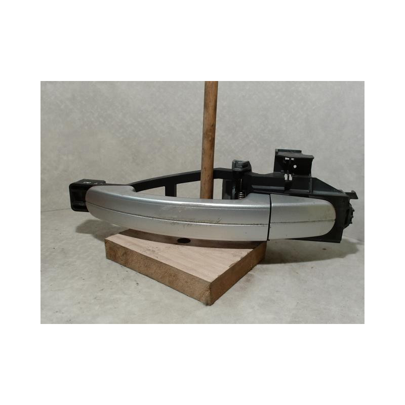 Poignee porte avant droit FORD FOCUS 2 PHASE 2 BREAK d’occasion