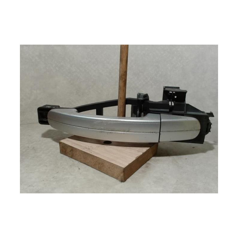 Poignee porte avant droit FORD FOCUS 2 PHASE 2 BREAK d’occasion