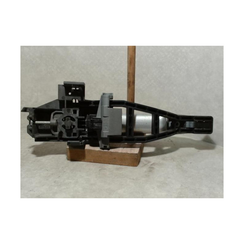Poignee porte avant droit FORD FOCUS 2 PHASE 2 BREAK d’occasion