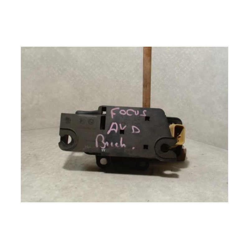 Poignee interieur avant droit FORD FOCUS 1 BREAK d’occasion