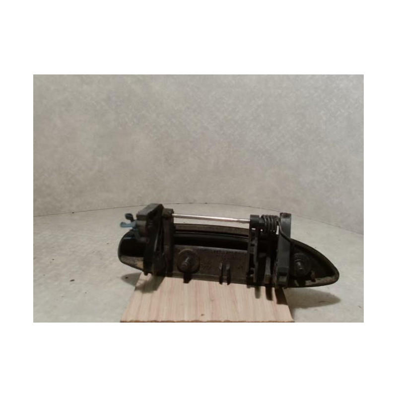 Poignee porte avant gauche RENAULT CLIO 2 PHASE 1 d’occasion