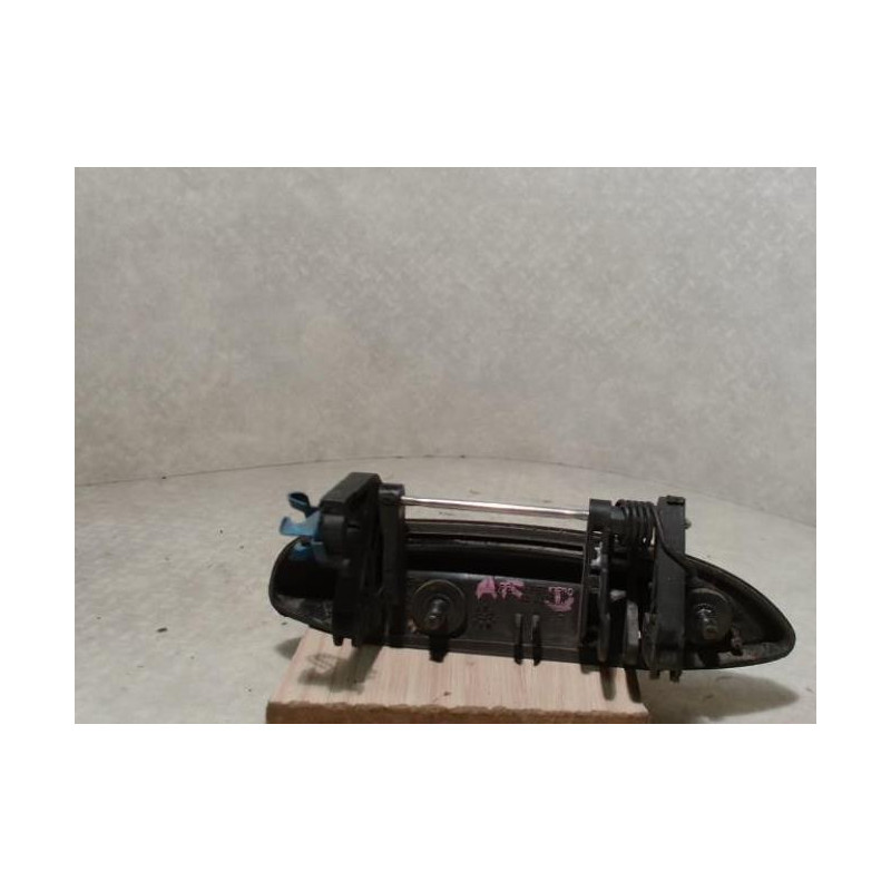 Poignee porte arriere droit RENAULT CLIO 2 PHASE 1 d’occasion