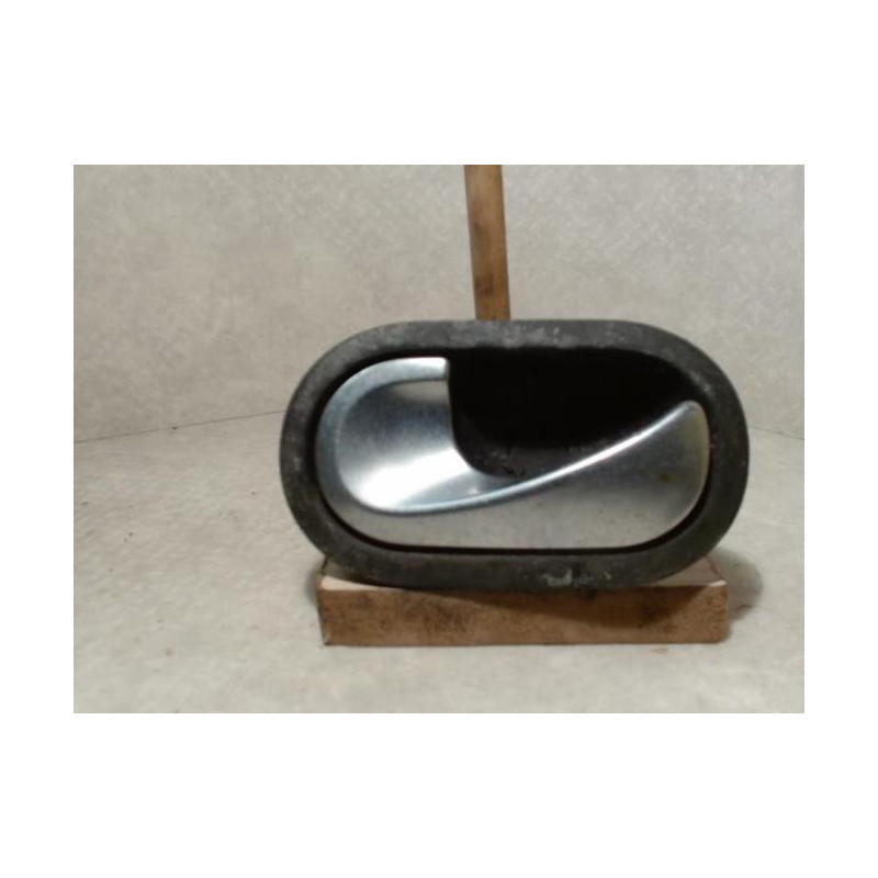 Poignee interieur avant gauche RENAULT GRAND SCENIC 2 PHASE 2 d’occasion