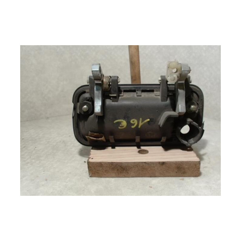 Poignee porte avant droit MAZDA 626 2 PHASE 2 d’occasion