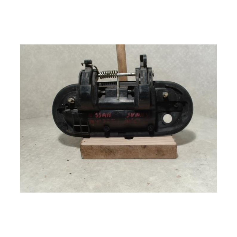 Poignee porte avant droit NISSAN SUNNY 3 d’occasion