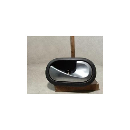 Poignee interieur avant droit RENAULT CLIO 3 PHASE 1 d’occasion