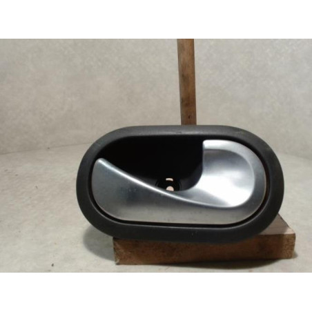 Poignee interieur avant droit RENAULT CLIO 3 PHASE 1 d’occasion