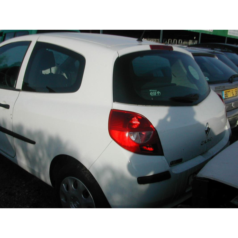 Poignee interieur avant droit RENAULT CLIO 3 PHASE 1 d’occasion
