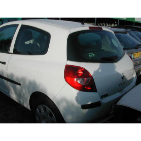 Poignee interieur avant droit RENAULT CLIO 3 PHASE 1 d’occasion