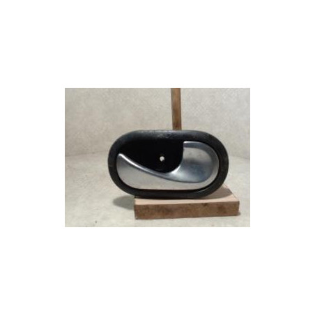 Poignee interieur avant droit RENAULT CLIO 3 PHASE 2 d’occasion