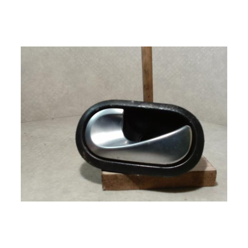 Poignee interieur avant gauche RENAULT MEGANE 2 PHASE 2 d’occasion