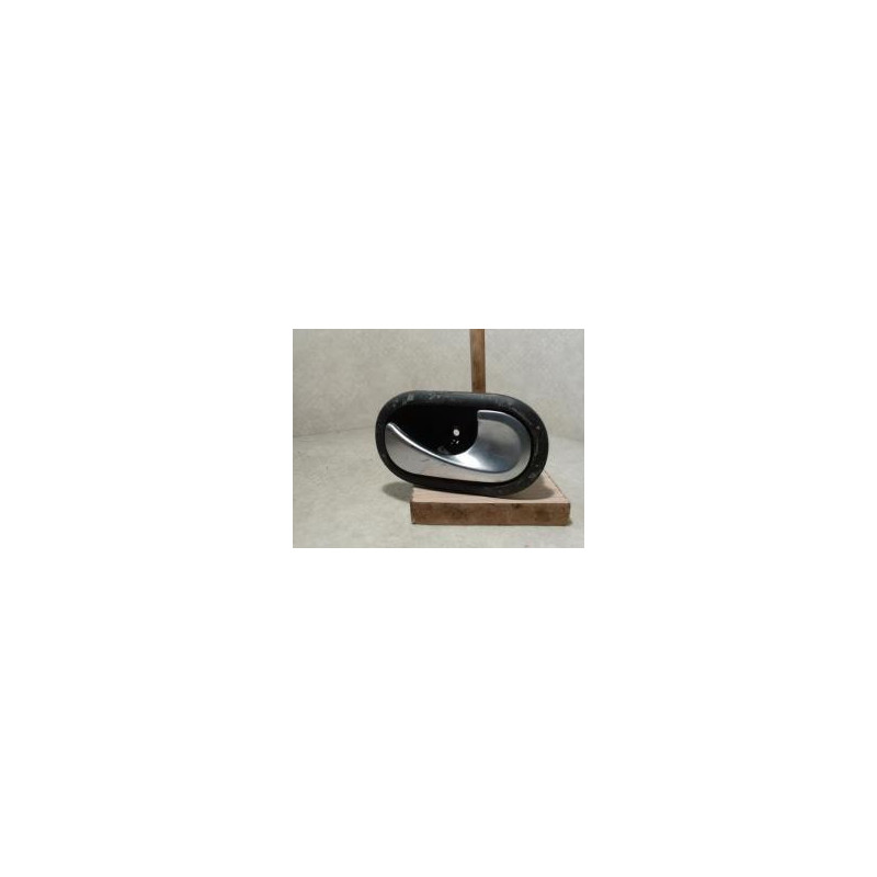 Poignee interieur avant droit RENAULT MEGANE 2 PHASE 2 d’occasion