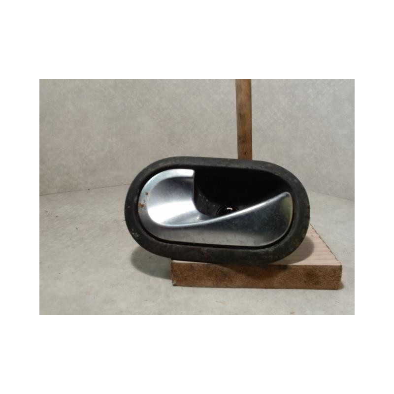 Poignee interieur avant gauche RENAULT MEGANE 2 PHASE 2 BREAK d’occasion