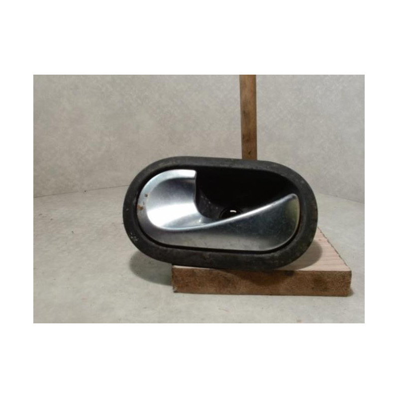 Poignee interieur avant gauche RENAULT MEGANE 2 PHASE 2 BREAK d’occasion